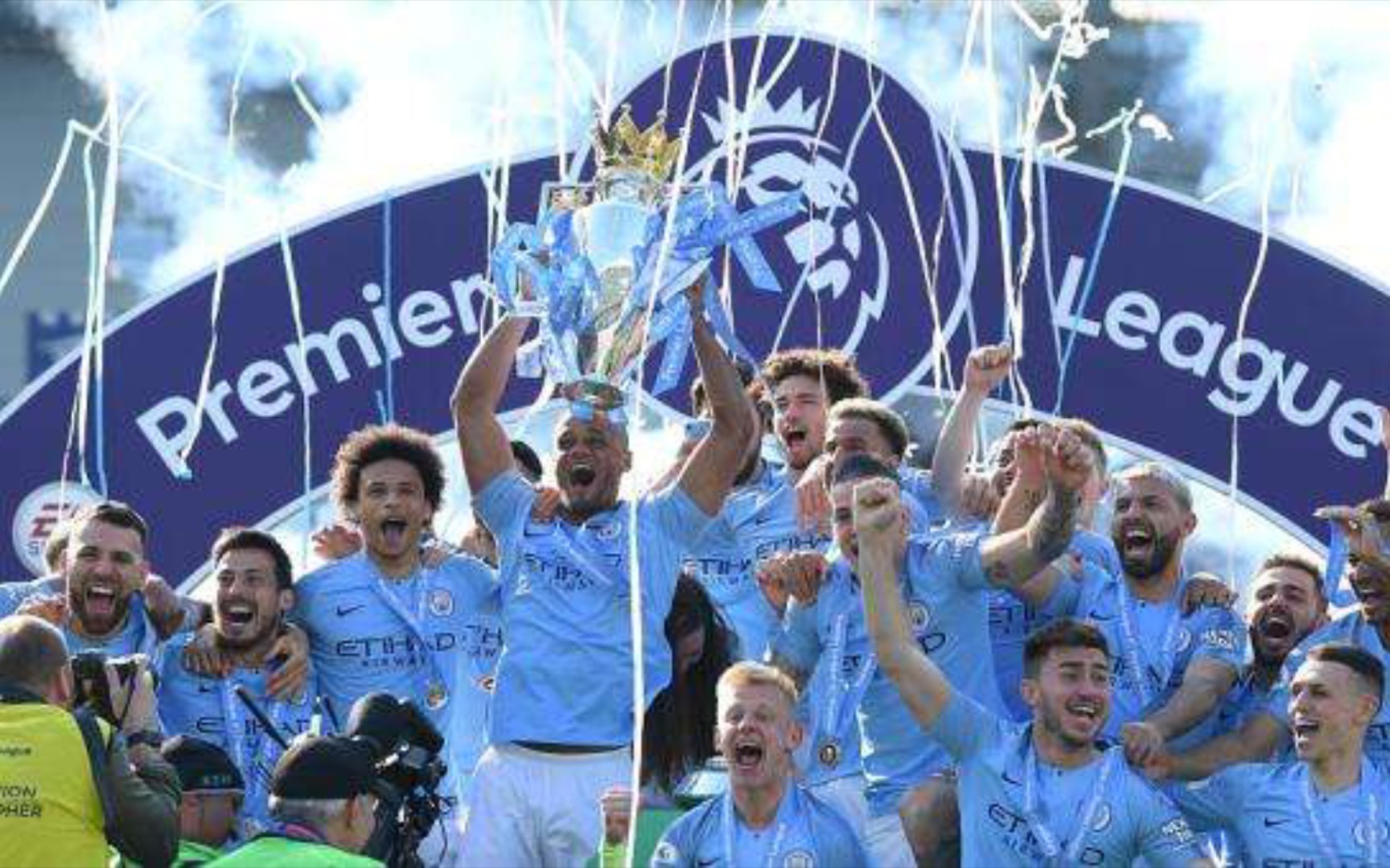 举办心理健 举办心理健